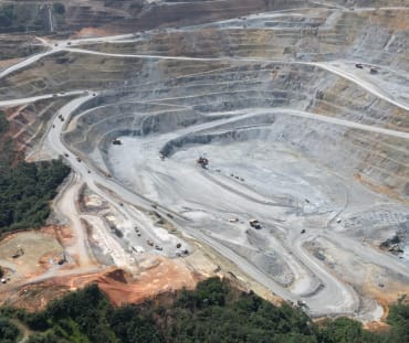 Vista aérea de la mina Mirador en la Cordillera del Cóndor, Ecuador
