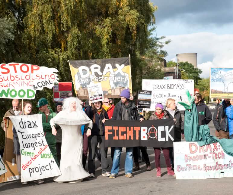 Manifestación contra la central de biomasa de Drax en Reino Unido Protesta contra la planta de biomasa de Drax en el Reino Unido