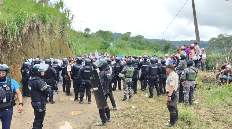 Policía y ejército invaden comunidades en el cantón Sigchos, Cotopaxi, Ecuador, para forzar la socialización no deseada de un proyecto minero