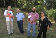 Ricardo Carrere entre Klaus Schenck de Salva la Selva, Isaac Rojas y Luci Escobar