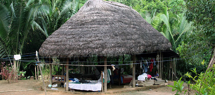Comunidad indígena en la amazonía ecuatoriana