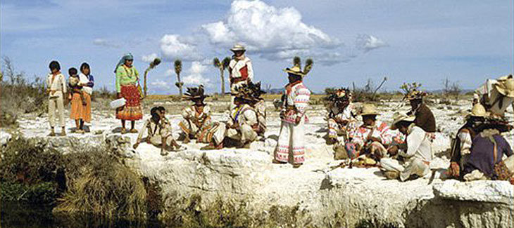 Huicholes en México