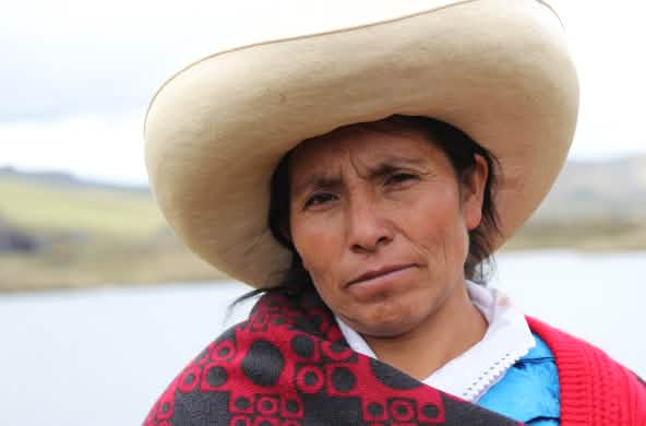 Maxima Acuña en las lagunas de Cajamarca