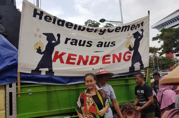 Protesta contra la empresa alemana HeidelbergCement en Java, el 8-12-2017