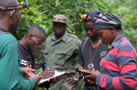 Mujeres eco guardas durante la vigilancia del Parque Nacional Grebo-Krahn en Liberia