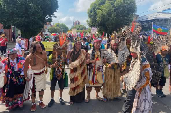 Diferentes pueblos indígenas del mundo unidos en una protesta global por el clima, en Belém, Brasil. Noviembre 2025