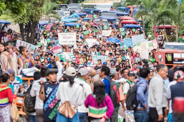 Manifestación contra el robo de tierras en Pucallpa