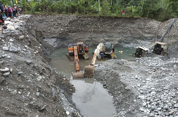 Excavaciones mineras para la búsqueda y extracción de oro en la Amazonía Ecuatoriana