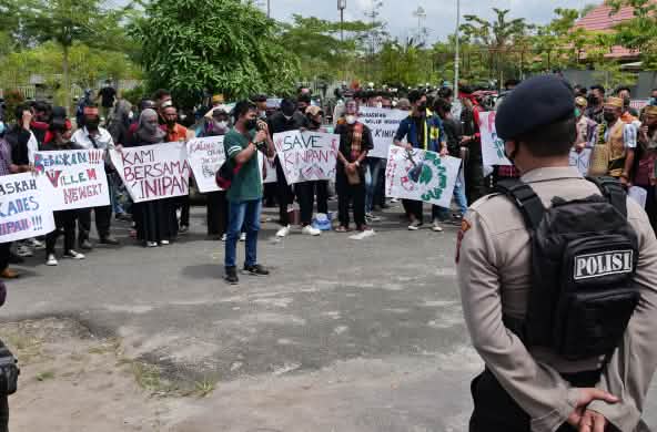 Protesta de la comunidad de Kinipan, en Borneo, frente al juzgado de Palangkaraya, 2022