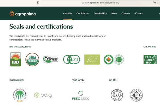 Captura de pantalla de la página web de Agropalma con los logotipos de los distintos "sellos" concedidos a la empresa.