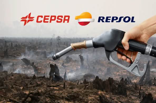Fotomontage mit Tankstellenzapfhahn vor verbrannten Regenwald. Darüber die Logos der span. Ölfirmen CEPSA und REPSOL