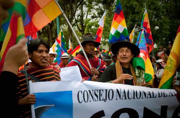 Indígenas marchan en defensa del TIPNIS en el año 2012