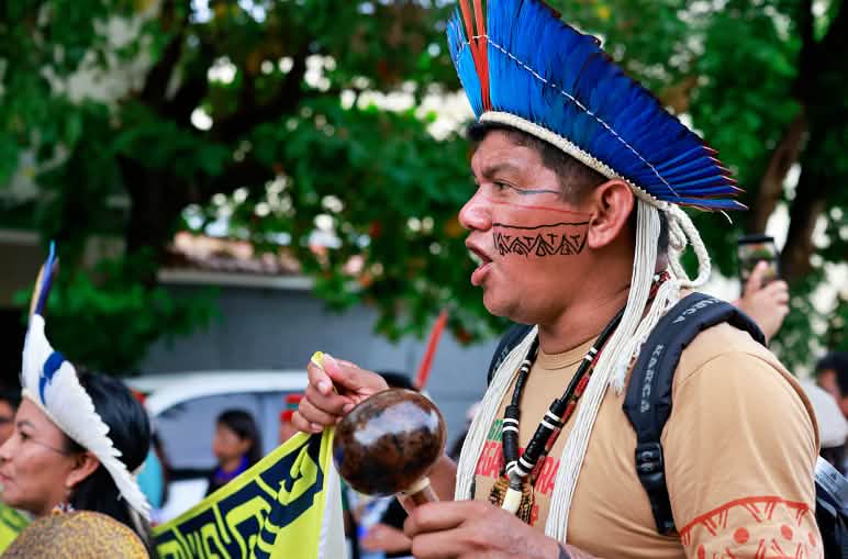 Muchos representantes de pueblos indígenas también estuvieron presentes en la Cumbre de los Pueblos Más Allá de los Combustibles Fósiles