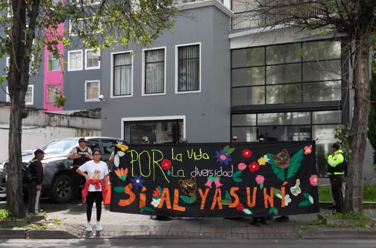 Protesta de Yasunidos ante el Tribunal Contencioso Electoral de Ecuador
