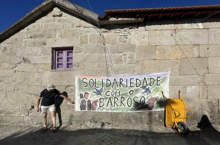 Pancarta con la leyenda "Solidaridad con Barroso"