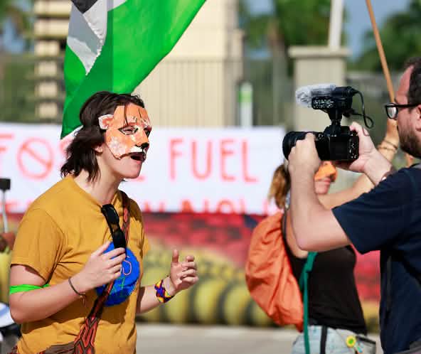 Protesta en la Cumbre de los Pueblos Más Allá de los Combustibles Fósiles en Santa Marta, Colombia, abril 2026