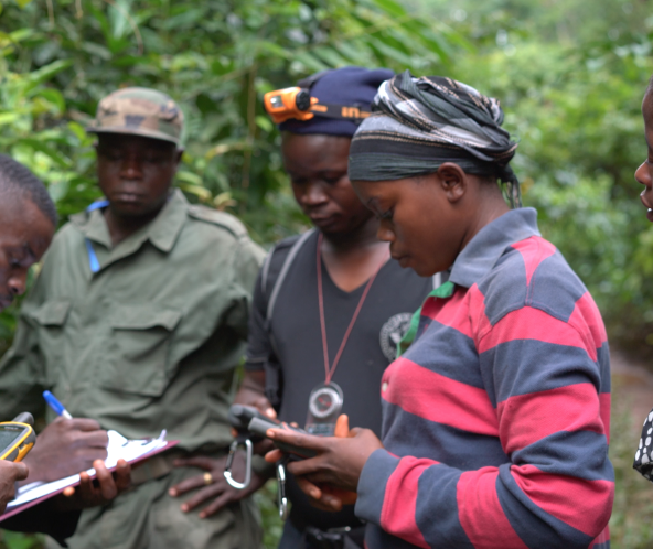 Mujeres eco guardas durante la vigilancia del Parque Nacional Grebo-Krahn en Liberia