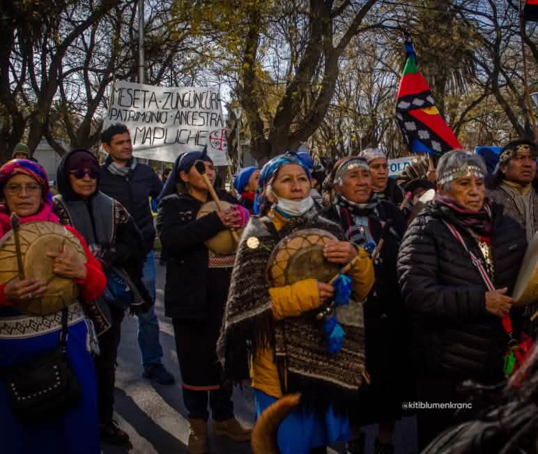 Marcha de los pueblos Mapuche-Tehuelche, 2022 4° Marcha de los pueblos indígenas Mapuche-Tehuelche de Río Negro a la capital provincial, con un extenso pliego de reclamos por la falta de perspectiva indígena de los fallos del Poder Judicial rionegrino.