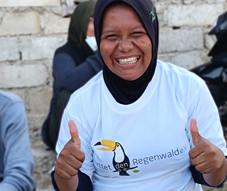 Haslilin (Mama Kilia), de su comunidad Torobulu, en Sulawesi, Indonesia