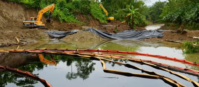 Contaminación de los ríos como consecuencia de la rotura del oleoducto SOTE en Esmeraldas, Ecuador