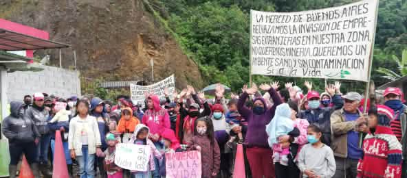 En 2021, las comunidades de la parroquia La Merced de Buenos Aires, Imbabura, Ecuador cortaron el paso a la invasión minera. (© Bonaerenses Unidos Protectores del Ecosistema - BUPROE) Protesta contra la minería en la parroquia Buenos Aires, cantón Urcuquí, provincia Imbabura (Ecuador)