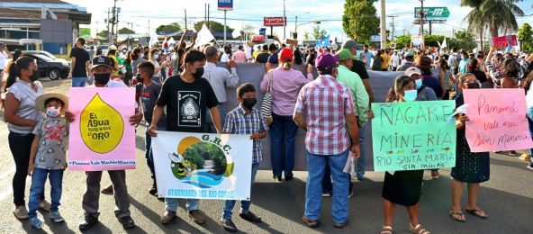 Manifestación en contra de la minería en Panamá (© Radio Temblor Internaciona) Concentración ciudadana en rechazo a la Mina Remance en Veraguas, Panamá