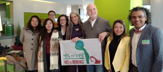© Salva la Selva Guadalupe Rodríguez de Salva la Selva junto a compañeras y compañeros de la red YLNM y otras organizaciones, y el Relator Especial de la ONU, Michel Forst