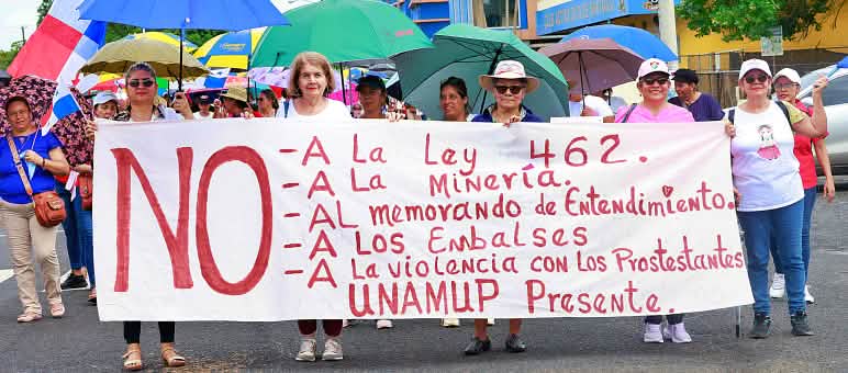 Las mujeres salieron a protestar en Panamá contra la minería y otras causas ambientales y sociales en Panamá