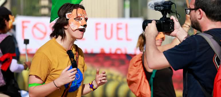 Protesta en la Cumbre de los Pueblos Más Allá de los Combustibles Fósiles en Santa Marta, Colombia, abril 2026