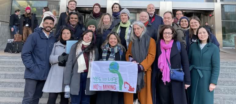 Representantes de Salva la Selva y organizaciones aliadas a las puertas del Europarlamento