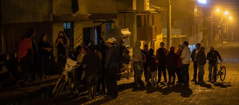 Suele haber vigilias nocturnas para evitar la entrada de la empresa minera a la comunidad