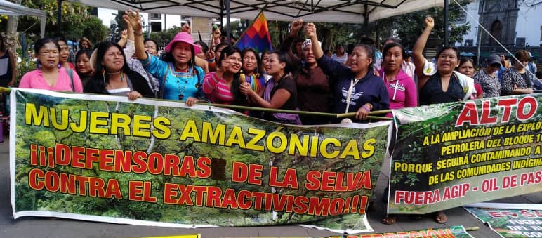 Mujeres de la Amazonía se manifiestan en Quito contra el extractivismo