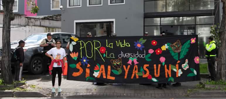 Protesta de Yasunidos ante el Tribunal Contencioso Electoral de Ecuador