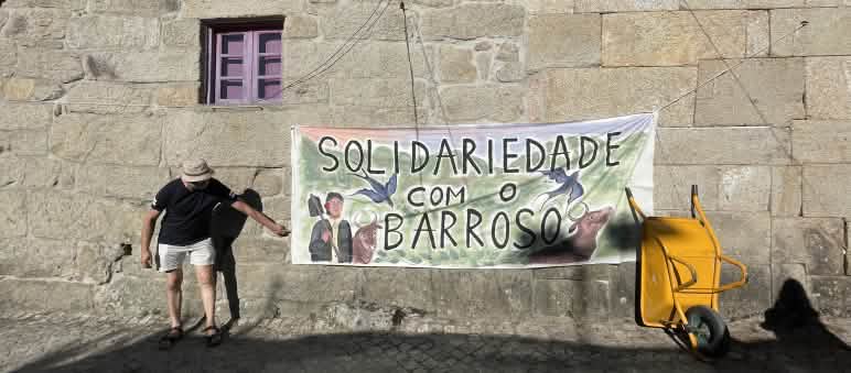 Pancarta con la leyenda "Solidaridad con Barroso"