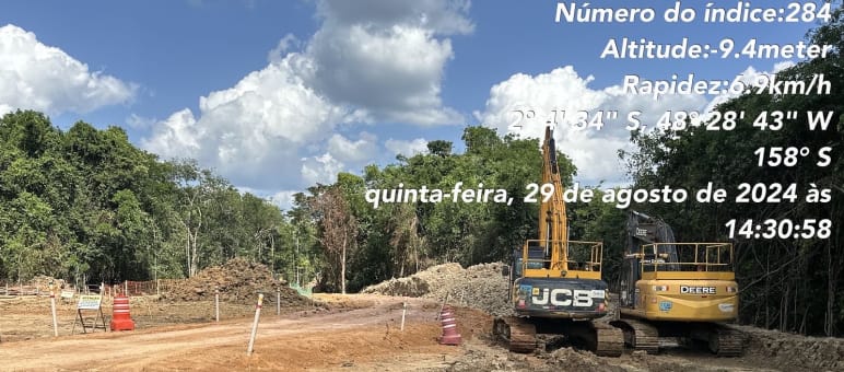 Sitio de la obra de construcción de un mineroducto en la selva amazónica , en el estado de Pará, Brasil