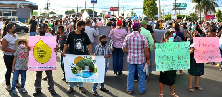 Manifestación en contra de la minería en Panamá Concentración ciudadana en rechazo a la Mina Remance en Veraguas, Panamá