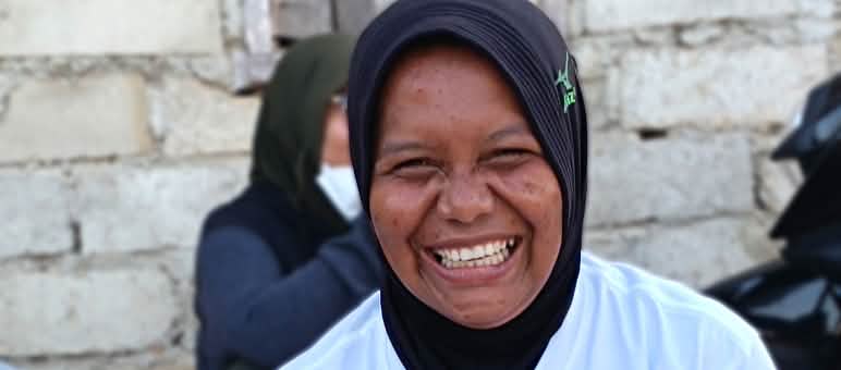 Haslilin (Mama Kilia), de su comunidad Torobulu, en Sulawesi, Indonesia