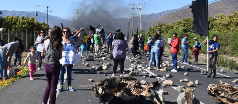 Protesta contra la sequía y la falta de agua en Chile, a consecuencia de la producción agroindustrial de aguacate Manifestación por la falta de agua, 11 de octubre del año 2019 en Petorca, Chile