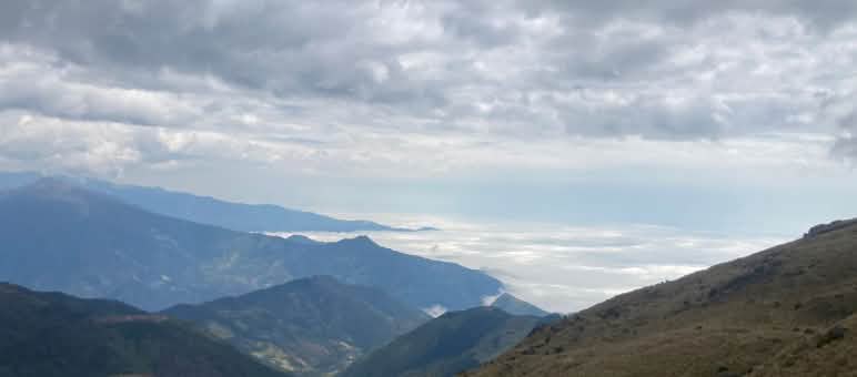 Vista panorámica de la parroquia de Molleturo donde se están produciendo las violaciones de derechos humanos Paramos amenazados por minería en la provincia de Azuay, Ecuador