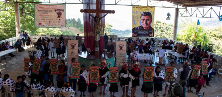 Ceremonia de entrega del Premio Mariano Abarca a la Sociedad Civil Las Abejas de Acteal, sábado 27 de noviembre 2021 La sociedad civil Las Abejas de Acteal reciben premio "Mariano Abarca" a la defensa ambiental en Chiapas, México