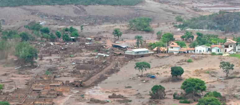 Región destruida por el derrumbamiento de una presa en Mariana, Minas Gerais, Brasil