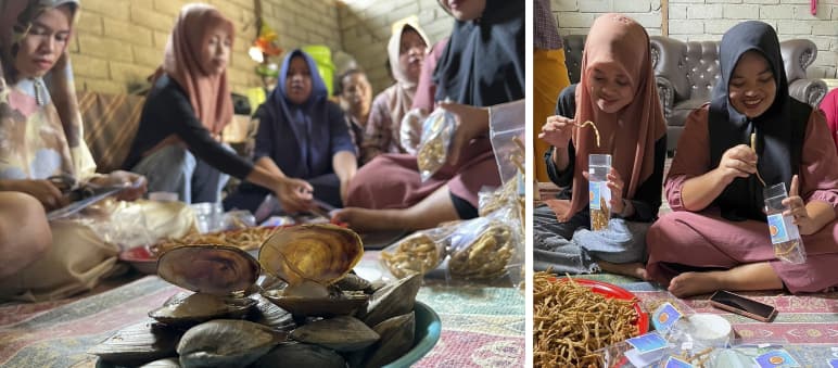 Dos imágenes de mujeres de Tompira (Sulawesi Central) procesando y envasando mejillones que venden localmente como aperitivos