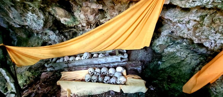 Cráneos de los antepasados. Se mantienen en una cueva