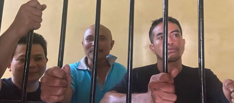 Tres compañeros indígenas de la Alianza Sulawesi estuvieron meses entre rejas por defender la selva