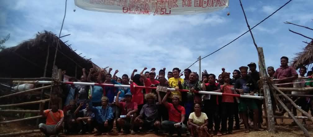 Indígenas bloquean una carretera que utilizan los madereros en el oeste de Malasia Indígenas bloquean carretera al oeste de Malasia