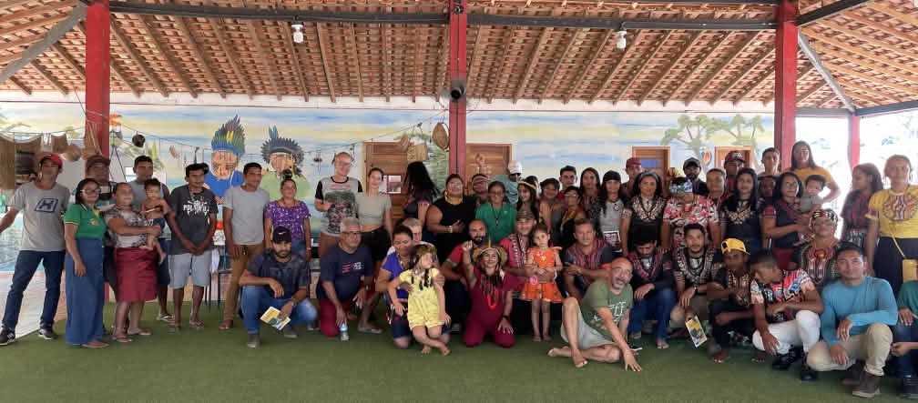 Representantes de Salva la Selva junto a CIMI, FASE y WRM escuchan testimonios de miembros de las comunidades sobre la situación de derechos humanos en el Valle de Acará, Pará, Brasil