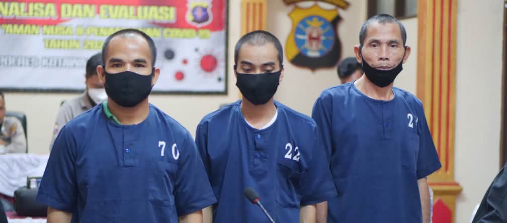 Defensores de la naturaleza y campesinos criminalizados al defenderse contra el robo de tierras Dilik, Hermanus und James Watt criminalizados porque piden justicia por el robo de sus tierras