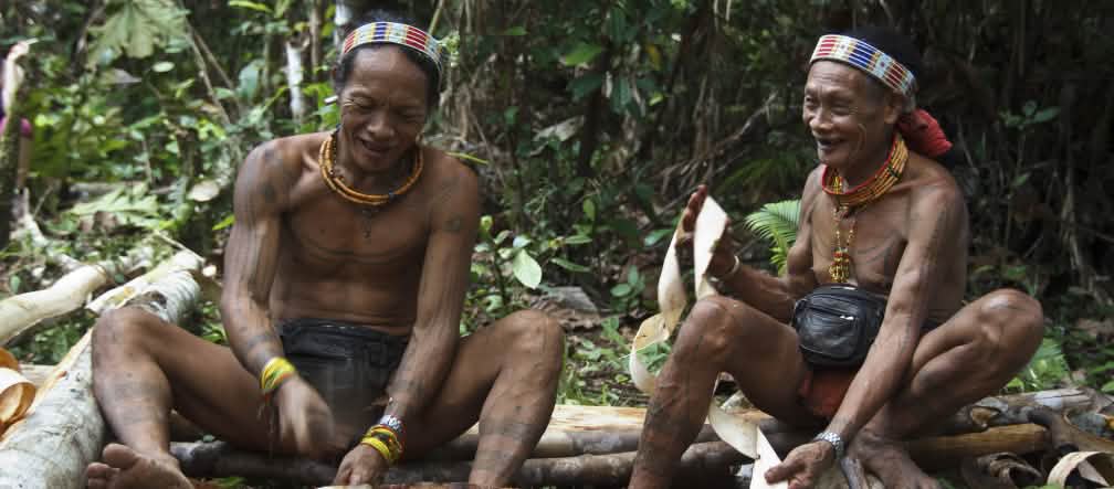 En sintonía con la naturaleza: indígenas de Siberut