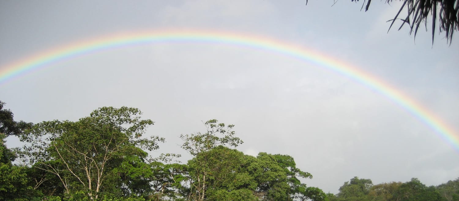 Un arcoiris sobre la reserva de biosfera Indio Maíz en Nicaragua