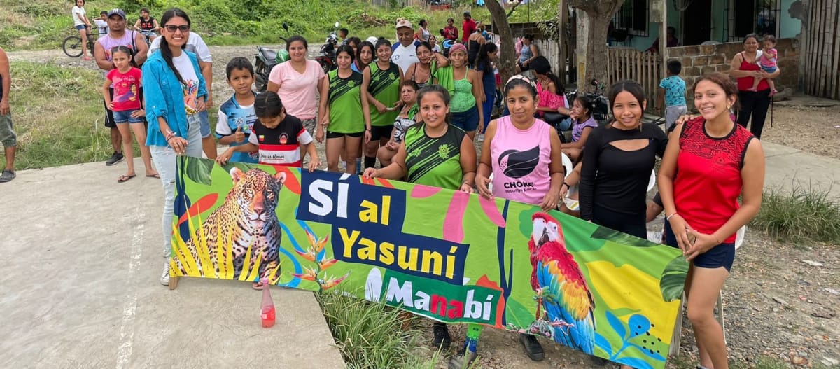 En Chone, Manabí, Ecuador, grupo de personas haciendo campaña por el Sí al Yasuní en la consulta popular del 20 de Agosto 2023